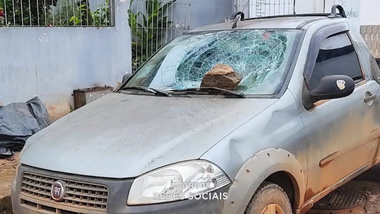 Homem preso por danificar carros, quebrar computador e agredir em Malacacheta