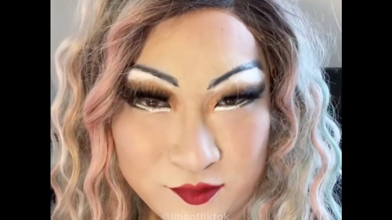 Online Teacher Dresses Up in Drag to Teach Kids