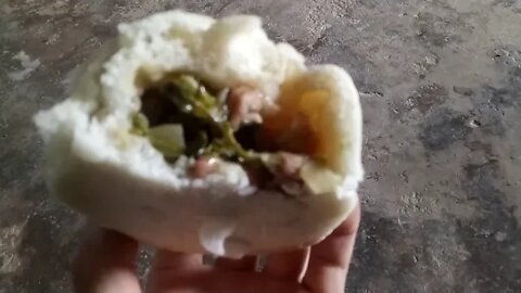 一个肉包重达一斤，流口水吧！/A meat bun weighs a pound