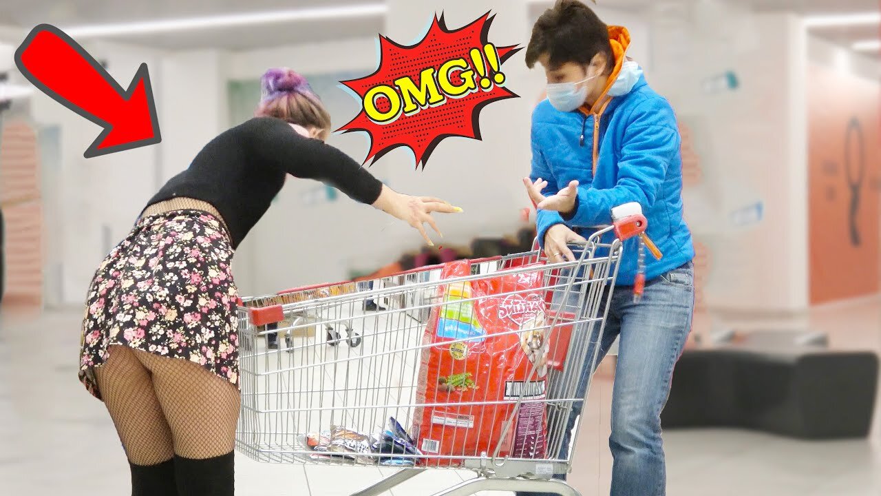 STEALING PEOPLES GROCERIES PRANK - Awesome Reactions 🤣