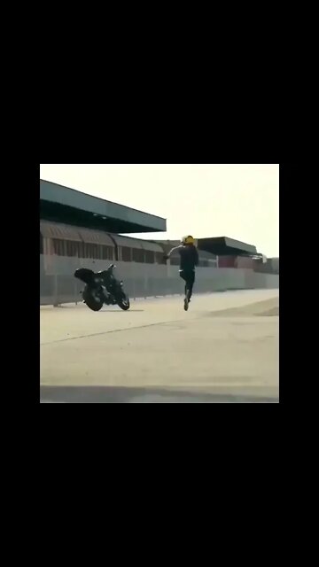 Bike showing his own stunts 😂😂😂