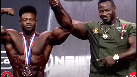 Batalla reñida en la categoria Classic Olympia. Close battle in the Classic Olympia category.