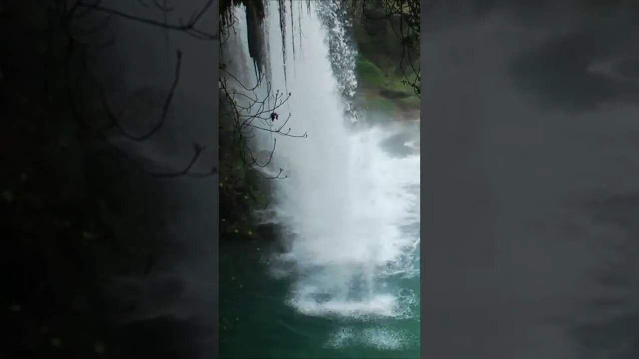 Keindahan Air Terjun di Alam Liar