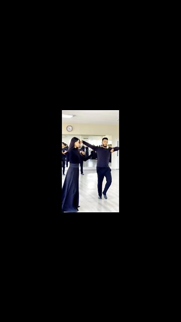 Красавица - Девушка из Казахстана танцует с Парнем Темирлан Сулейменов Лезгинка