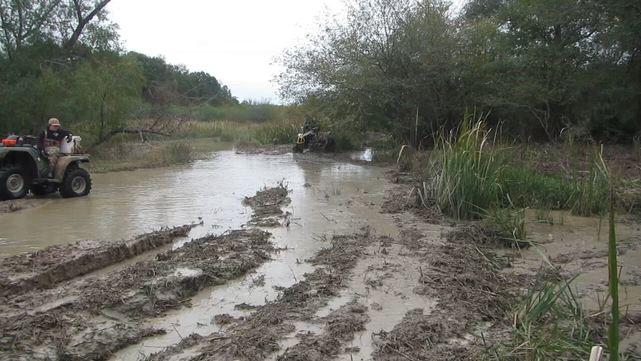 Mudaholic convention 2023 renegade blowing through a hole