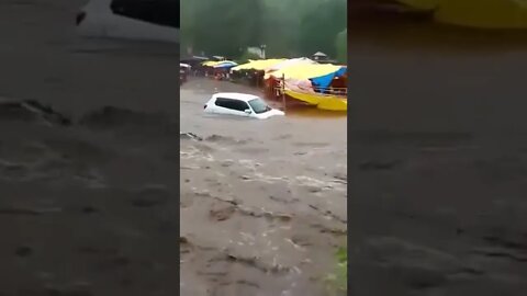 LOS NIVELES DE AGUA CRECIERON RÁPIDAMENTE EN LA INDIA LAS LLUVIAS SON PARAN