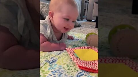 baby having fun video - baby's day