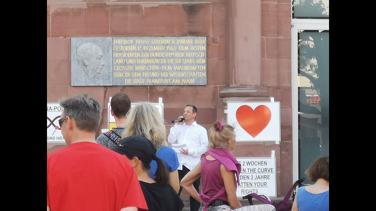 Franky Müller über 'Demokratie' @ 'Endstation Karlsruhe' Empfangskomitee für die Kunstaktion von Ralph Boes [Rede vor der Paulskirche Frankfurt] | 11.05.2022