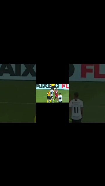 JOGADOR DO ATHLETICO NÃO GOSTOU DO DRIBLE DO MATINHO E QUIS BRIGAR.