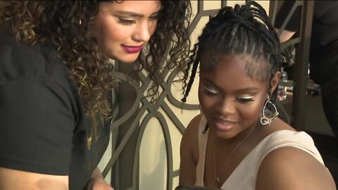 Milwaukee teen fashion show raises funds to help send teens to prom