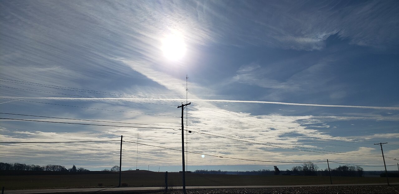 Chemtrails Over Ohio. They are Spraying Us like Bugs