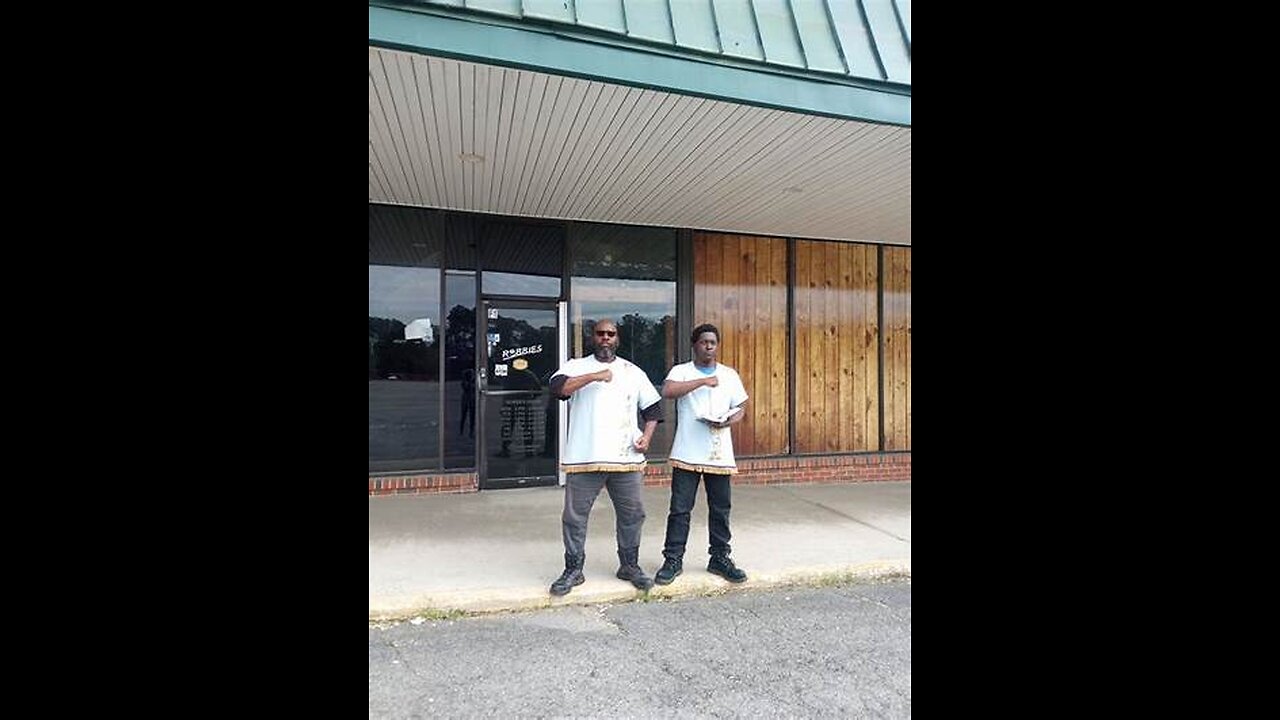THE HEBREW ISRAELITES: BLESSINGS TO BISHOP AZARIYAH AND HIS SON!! THEY'RE REAL HEROES!!