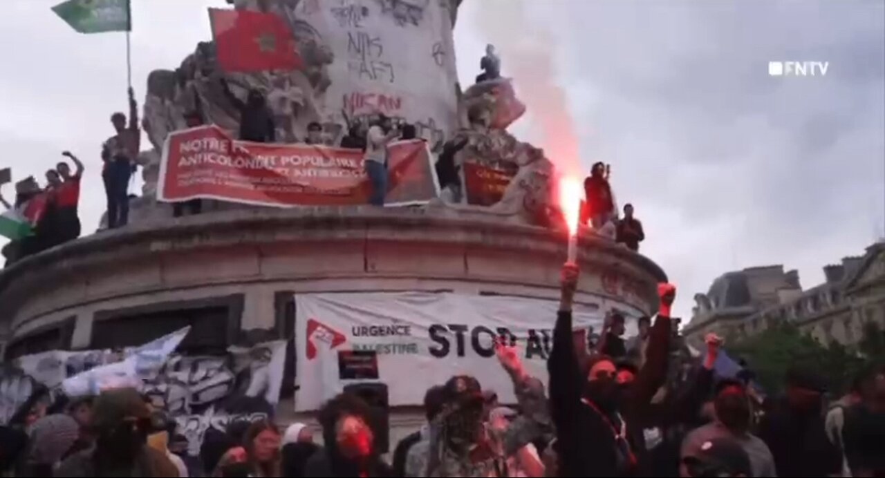 Protesters rioting and desecrating France 🇫🇷