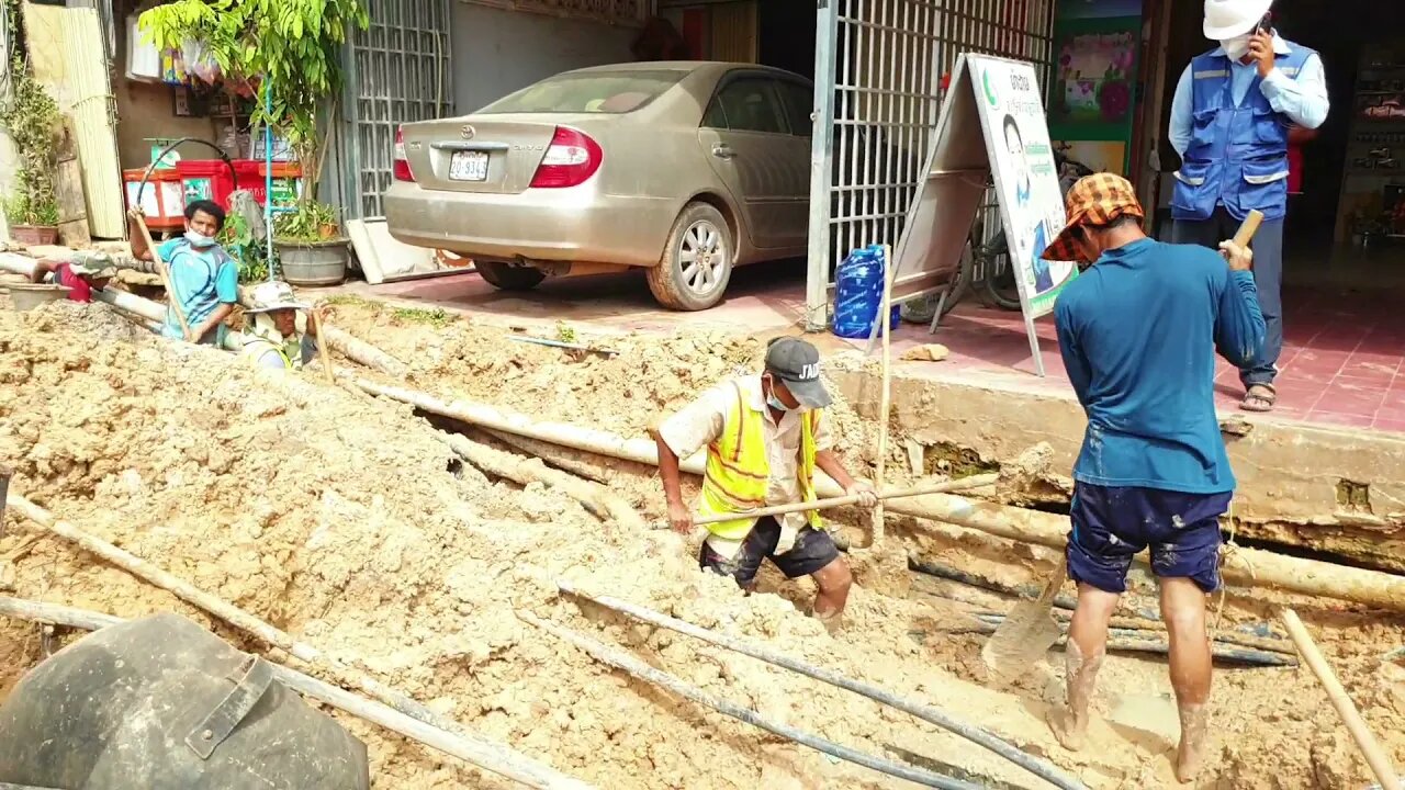 Tour Siem Reap2021, Siem Reap City, Developing Road Zoom Out (AC Concrete) / Amazing Tour Cambodia.