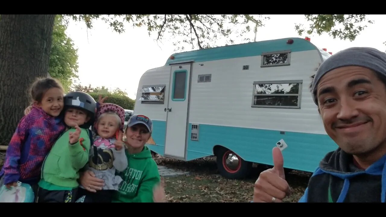 WE BOUGHT A VINTAGE CAMPER