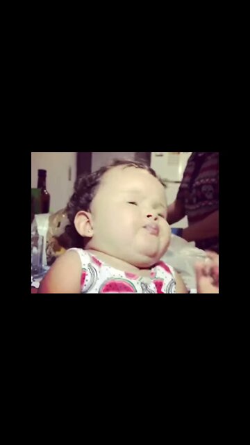 Bebê chupando limão muito fofo - Baby sucking very cute lemon - #shorts #linda #bebe