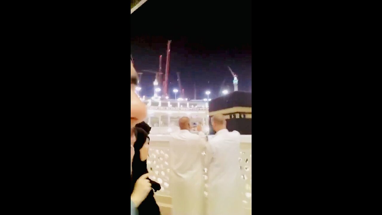 Kaaba k tawaf me Hamd parhi