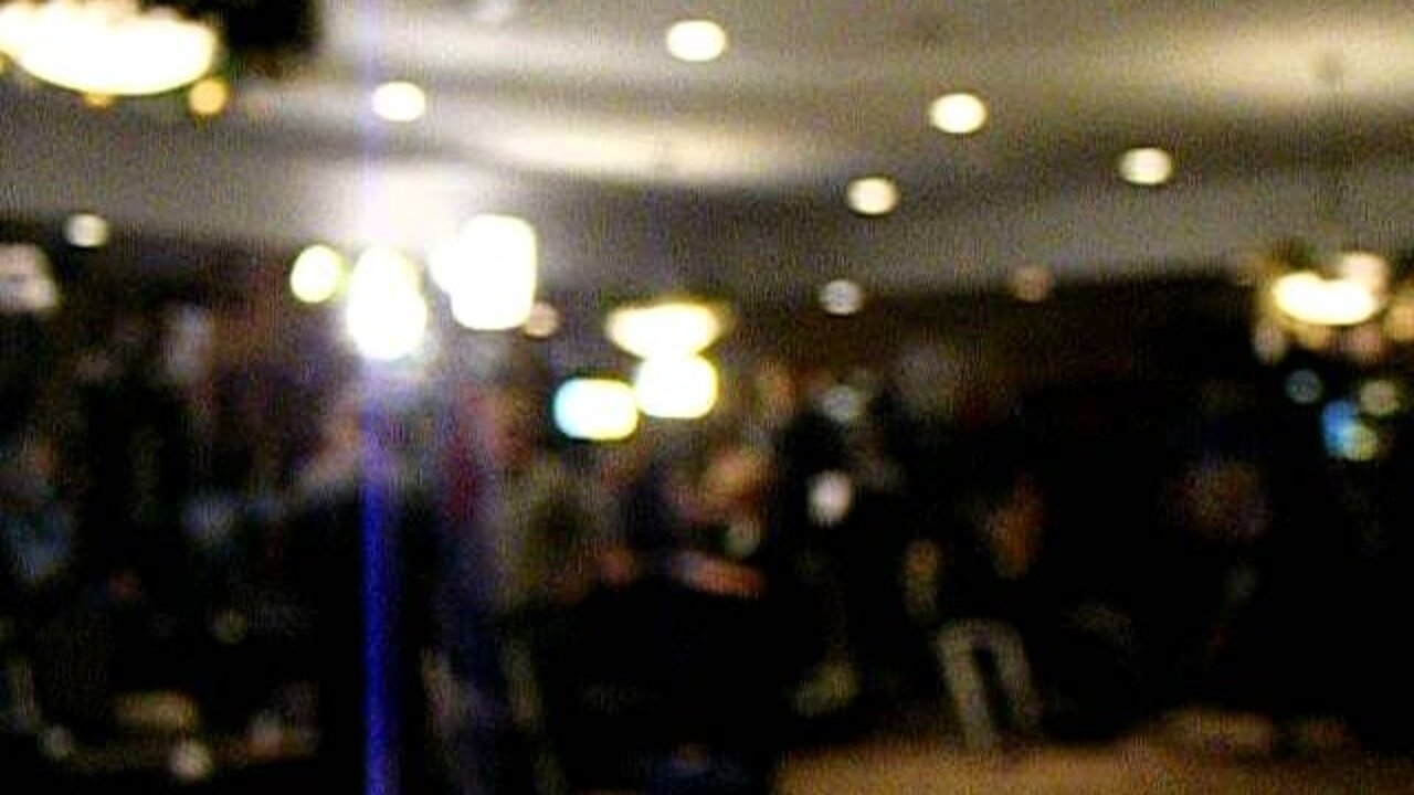 Santorum final event before people arrive.AVI