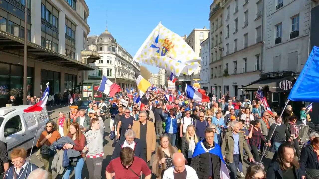 Manifestation contre le pass Vaccinal place du Place du Palais Royal à Paris le 26/03/2022 - Vidéo 8