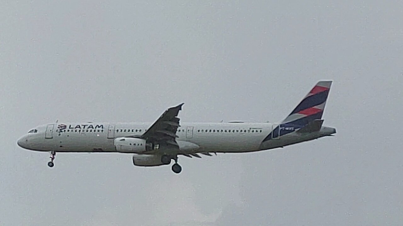 Airbus A321 PT-MXC vindo de Guarulhos para Manaus