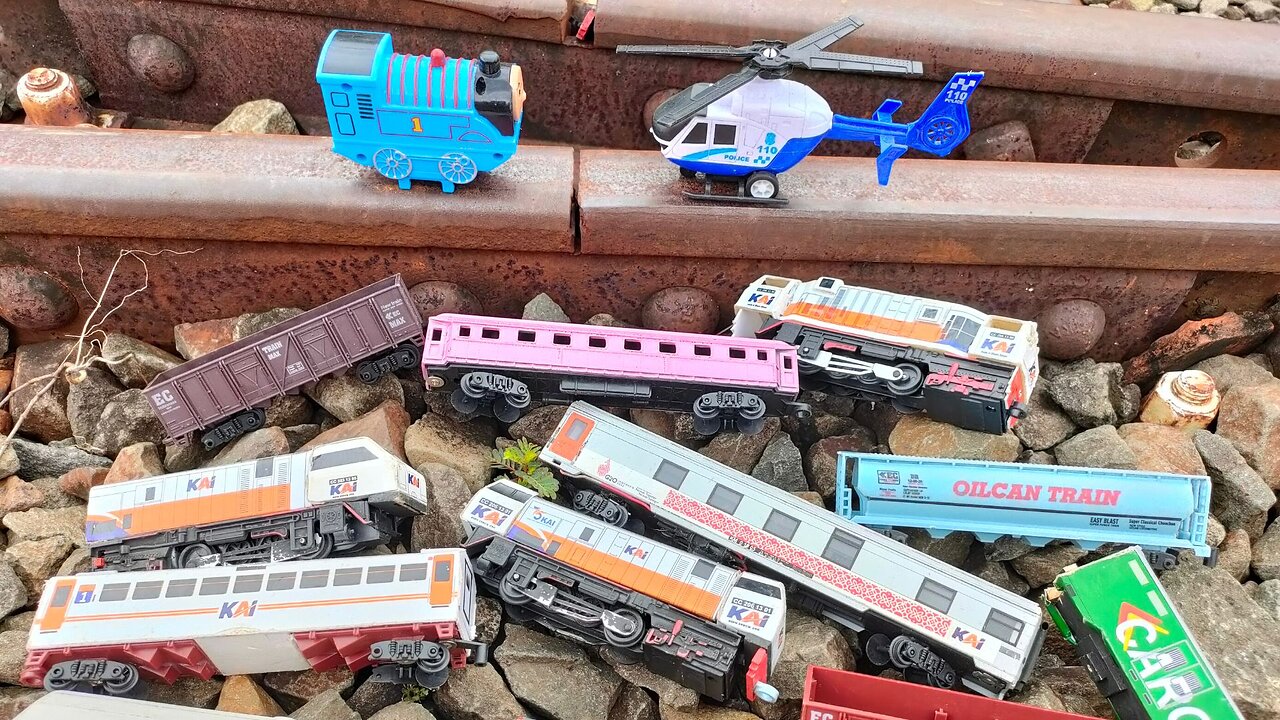 Search and Find Real Trains, Thomas Trains, CC 206, CC203, Helicopters, Cargo Cars