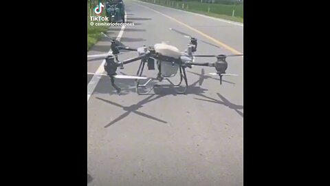 Drone bate em caminhão