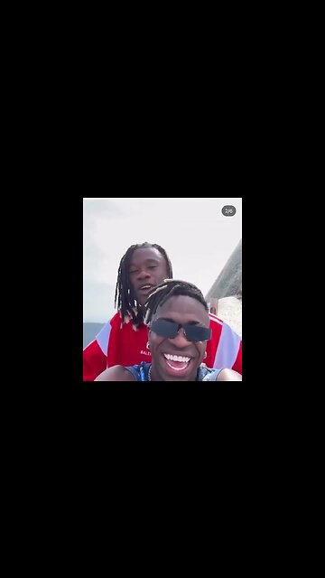 Vini Jr no Cristo Redentor com Camavinga