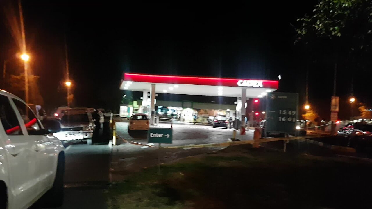 SOUTH AFRICA - Cape Town - Kenilworth Caltex garage shooting (Video) (dZ3)