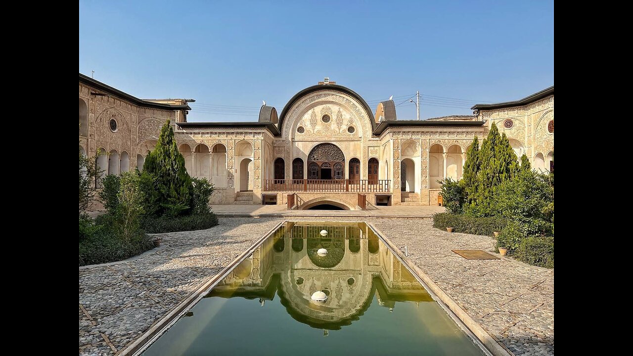 A casa histórica do comerciante de tapetes Jafar Tabatabaei foi construída em 1835.