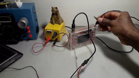 L'oscilloscope instrument de mesure électrique électronique