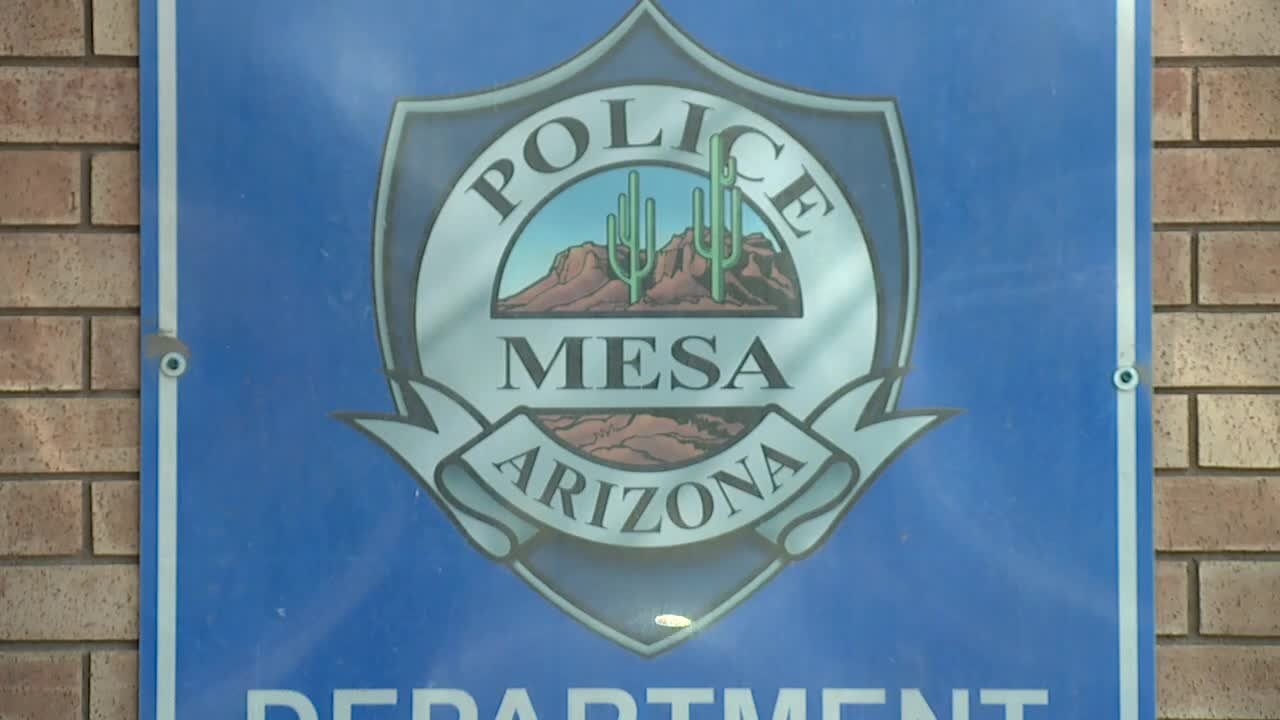 Suspect escapes Mesa police custody while being booked in handcuffs