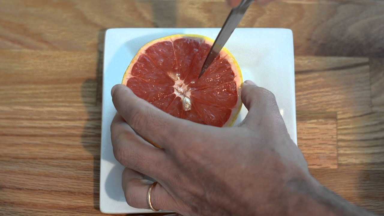 How to EASILY Eat a Grapefruit