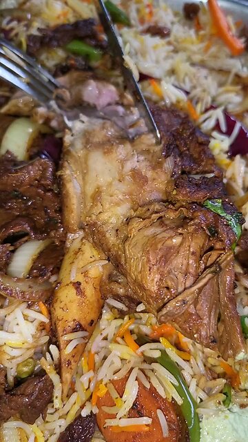 MY FIRST TIME TRYING SOMALI FOOD