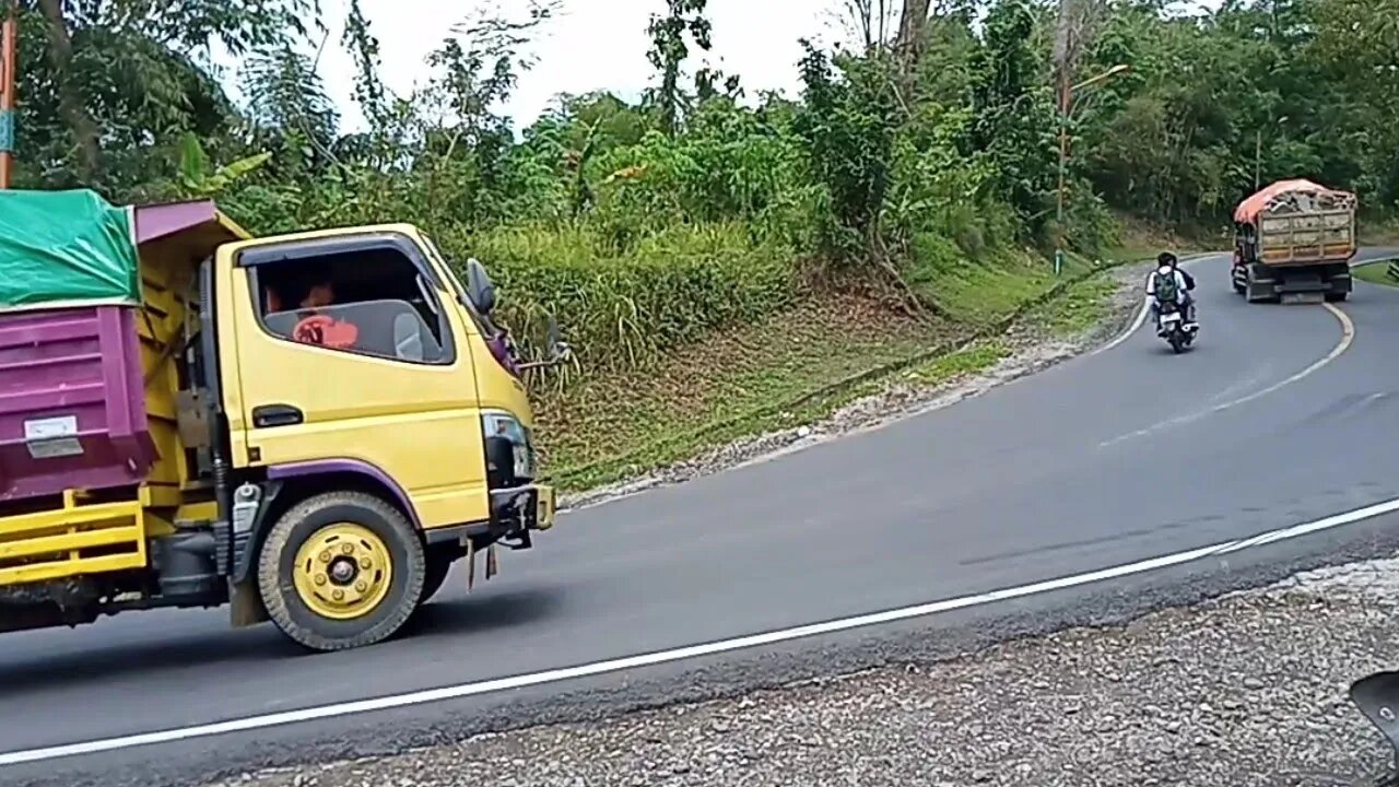 Truk Bermuatan Pasir || Tanjakan Tepung Kanjut
