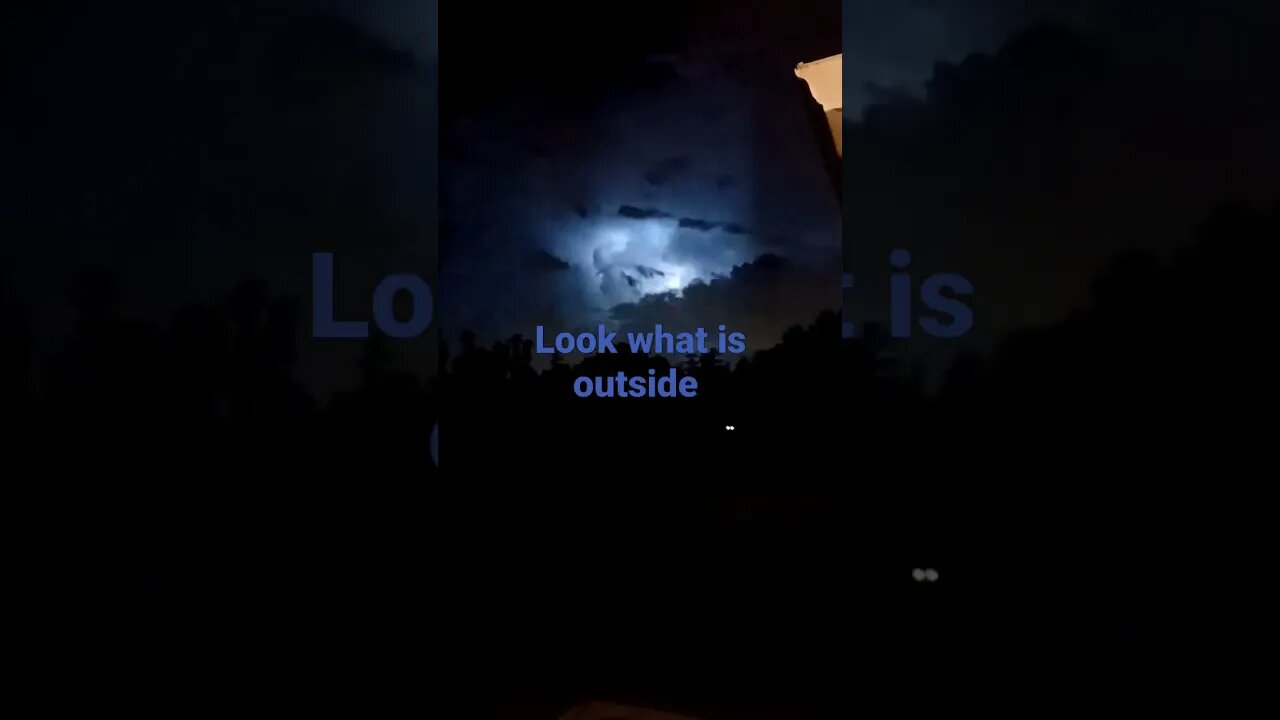 look what is outside 😳