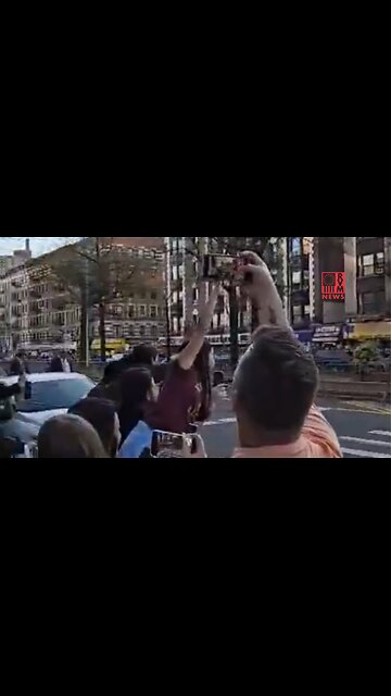 NYC Crowd Goes BONKERS For Trump's Motorcade