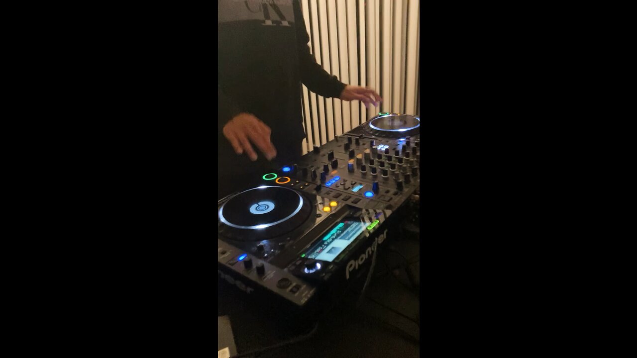 Late night freestyle Djing :D