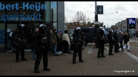 Koffie drinken museum plein 2 januari 2022 verstoord door de zogenaamd stakende ME en Politie