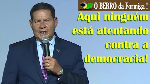 Mourão à imprensa: "Aqui ninguém está atentando contra a democracia!" (palestra na Fiesc)