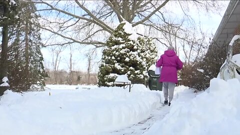 77-year-old Meals on Wheels volunteer delivers food after storm