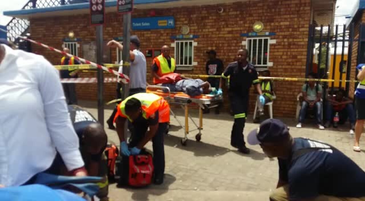 SOUTH AFRICA - Johannesburg - Metrorail train accident (Video) (s3T)