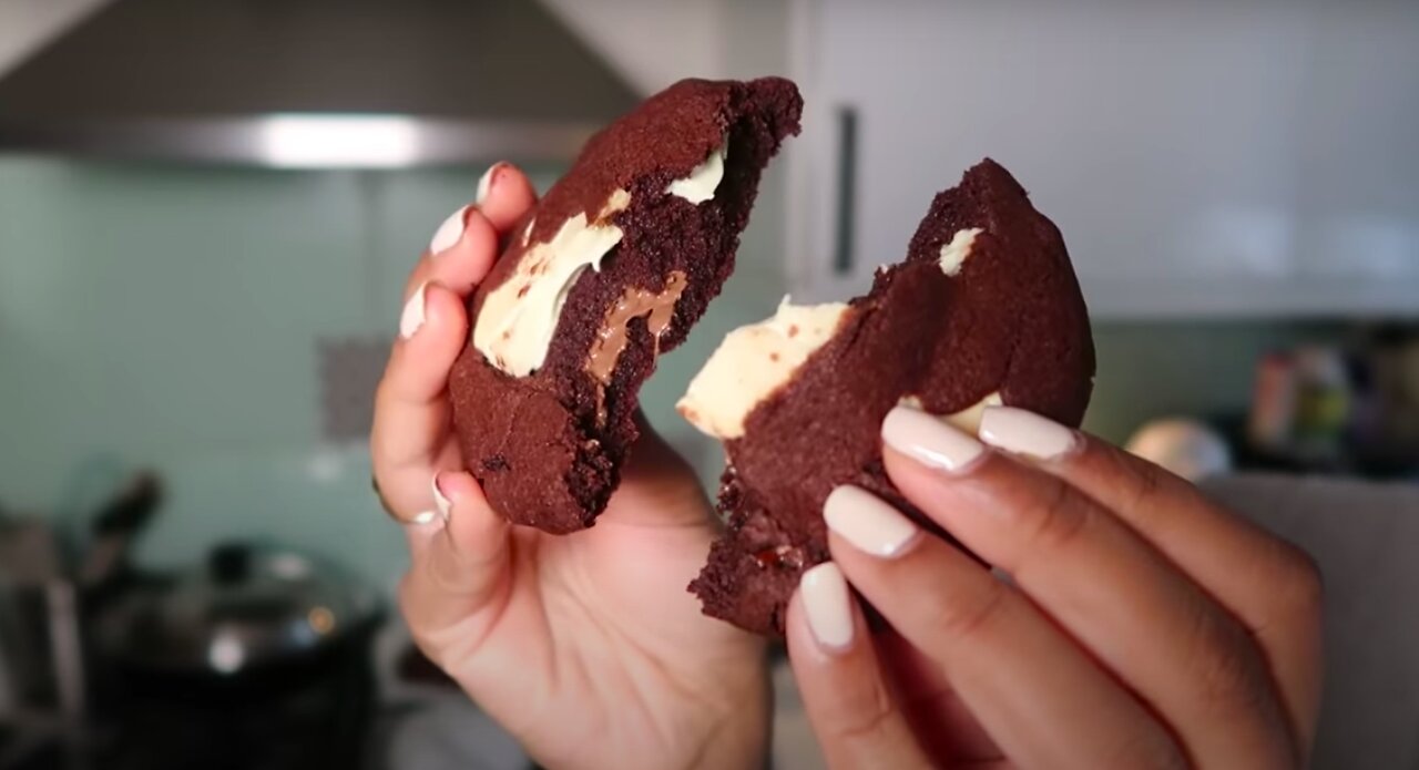 OMG! WORLD'S BEST DOUBLE CHOCOLATE CHIP COOKIES RECIPE!