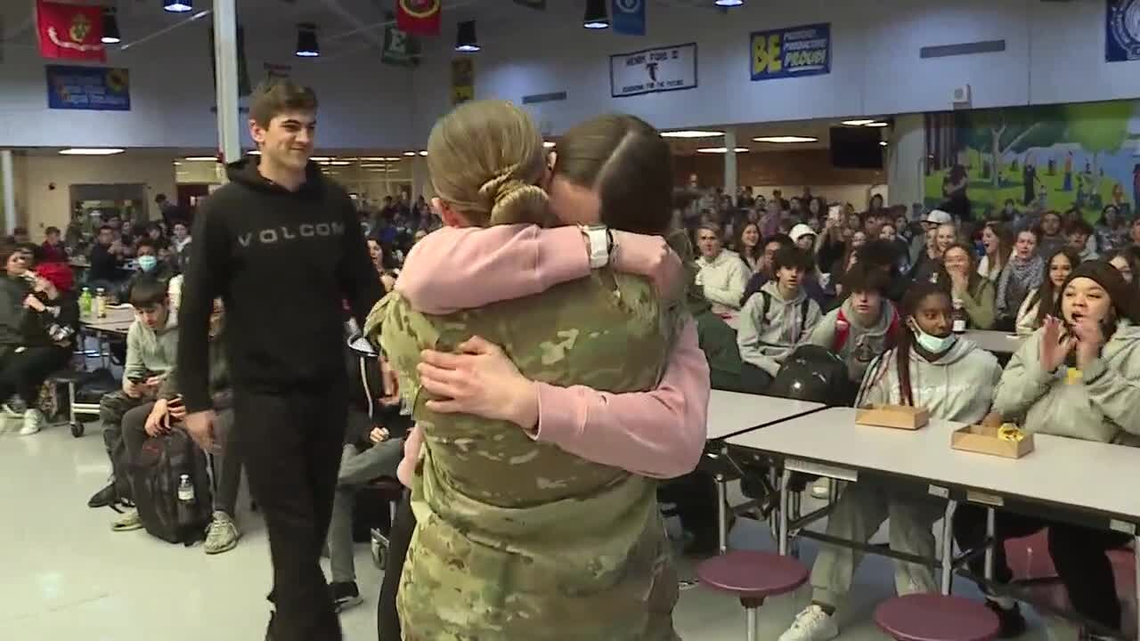 Emotional reunion of U.S. Army specialist and her 8 siblings in Macomb County