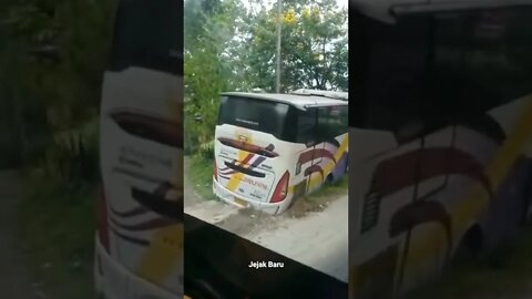 laka bus hiba putra samping spbu balebat jalan cianjur