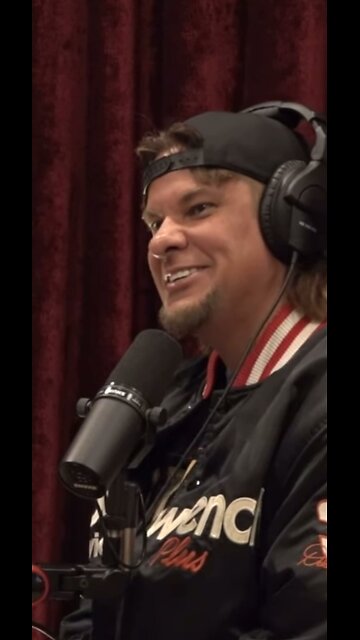 Theo Von Tries Having A Conversation With Joe Rogan