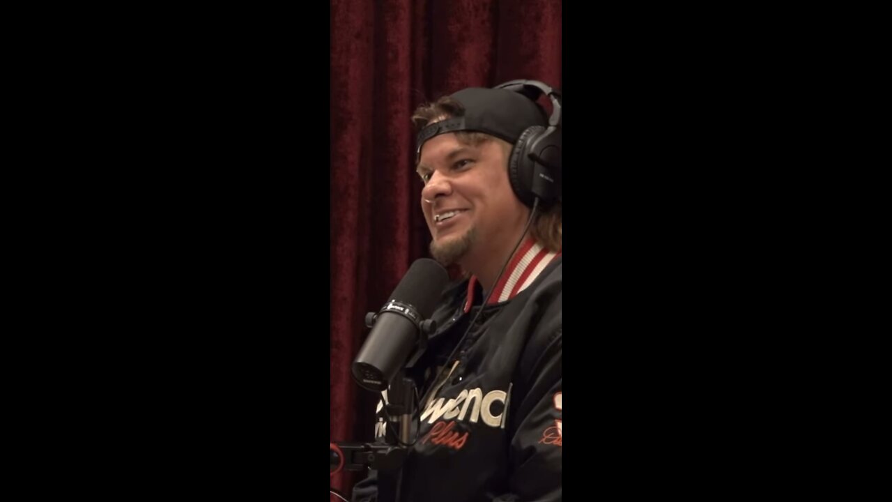 Theo Von Tries Having A Conversation With Joe Rogan