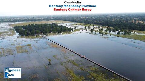 Banteay Chhmar : Baray with a Snaky Mebon