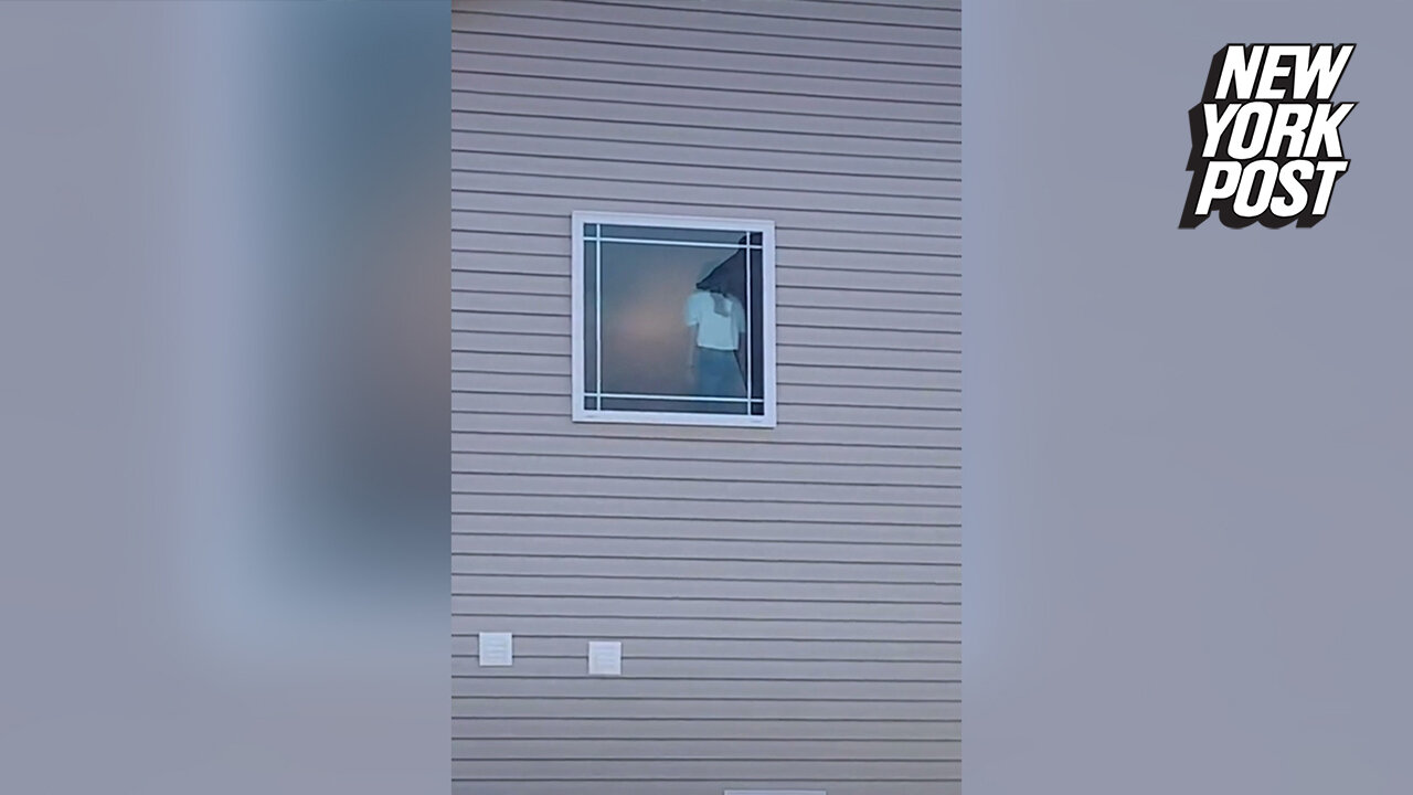 Mom realizes she's been flashing neighbors from bathroom window in hilarious video