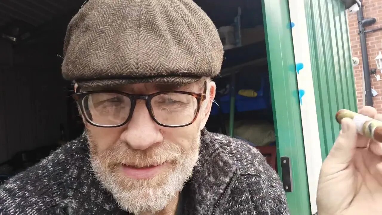 I try out A Alec Bradley Filthy Hooligan Cigar.