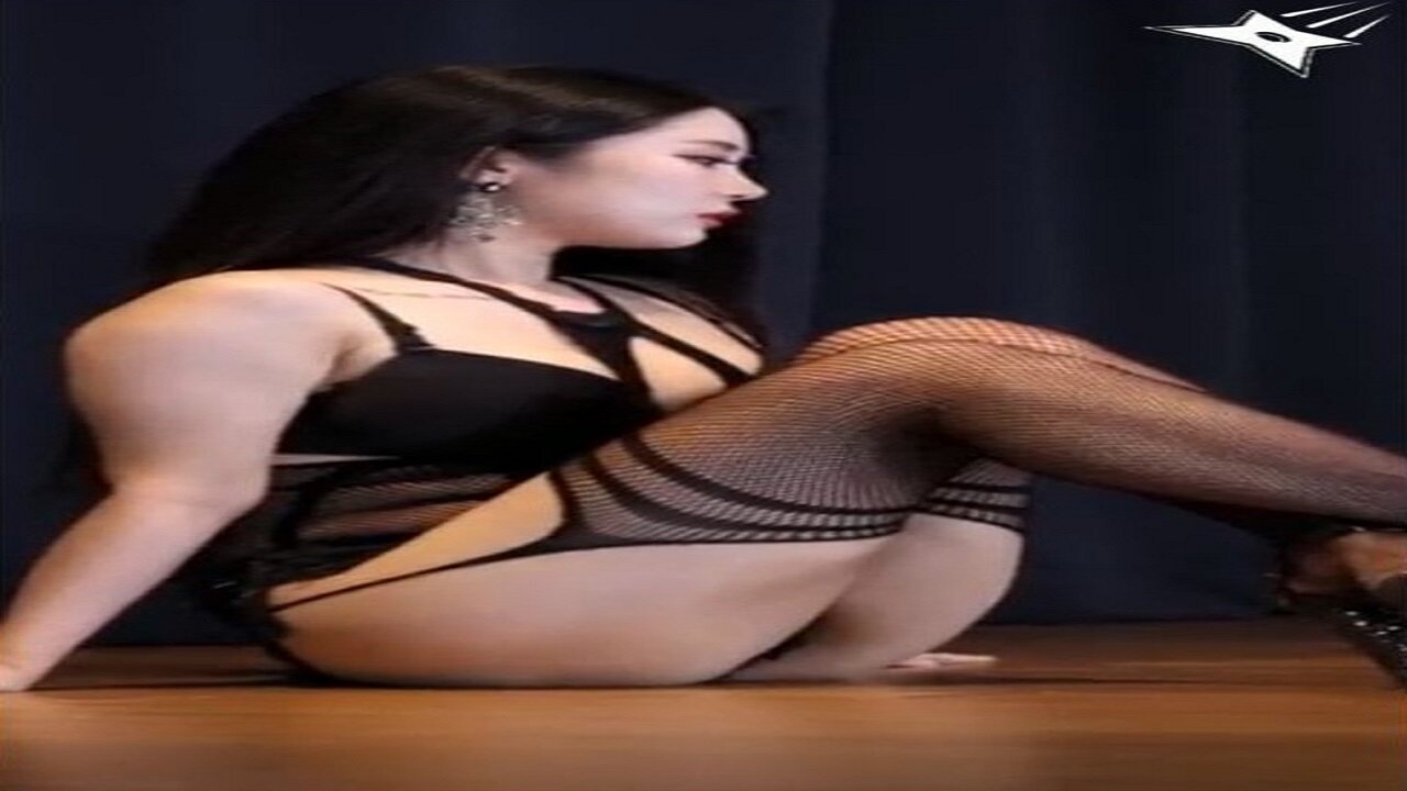 Asian Babe Dancing 0000005